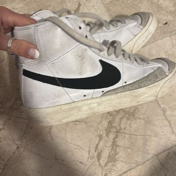 Nike Women's Sneakers - White and Gray - Picture 3 of 7